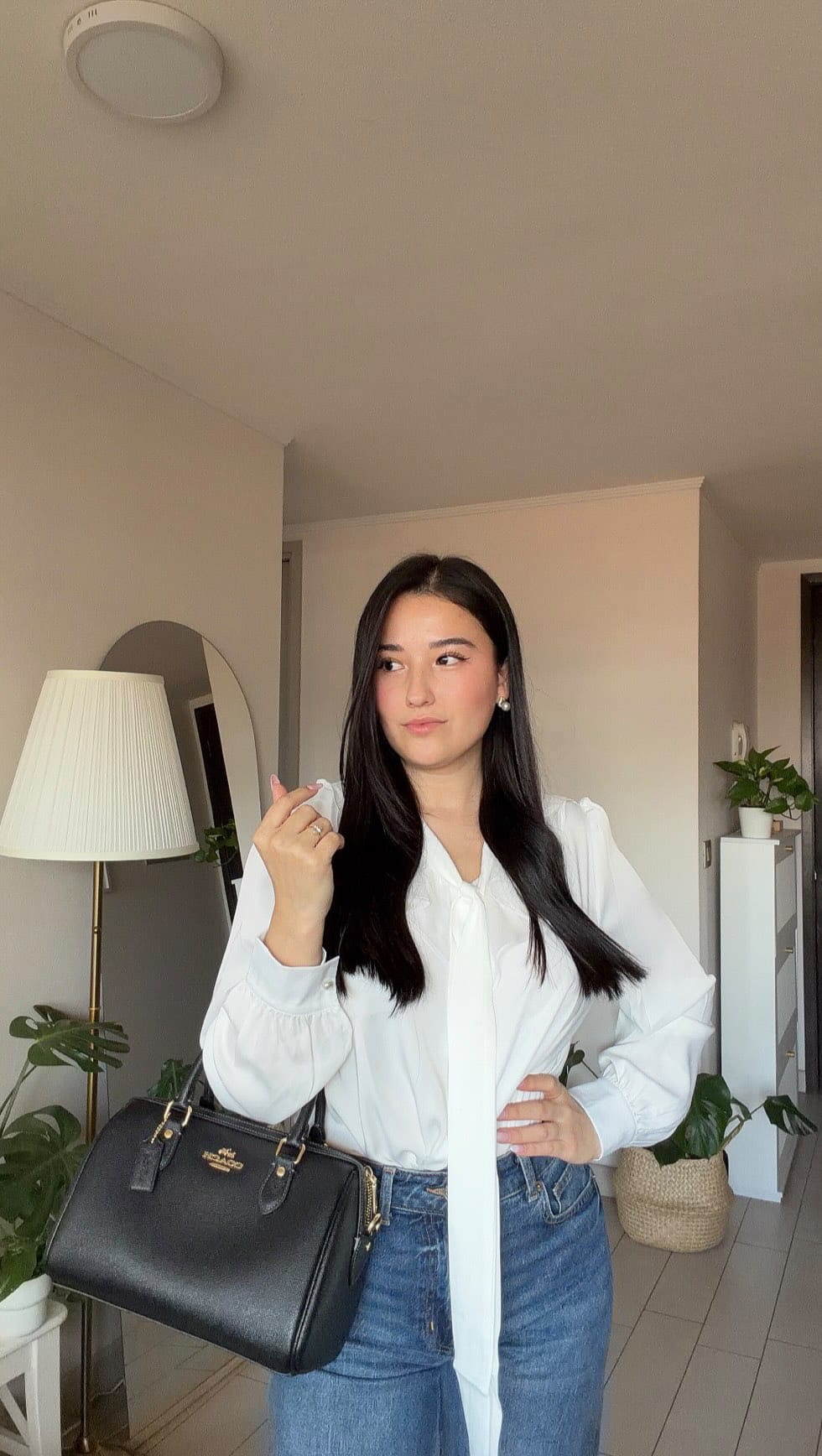 Post 3 by Vanessa Alaska on Instagram (video)
