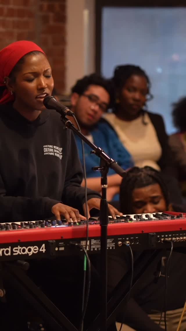 Post 3 by Chloé Hogan on Instagram (video)