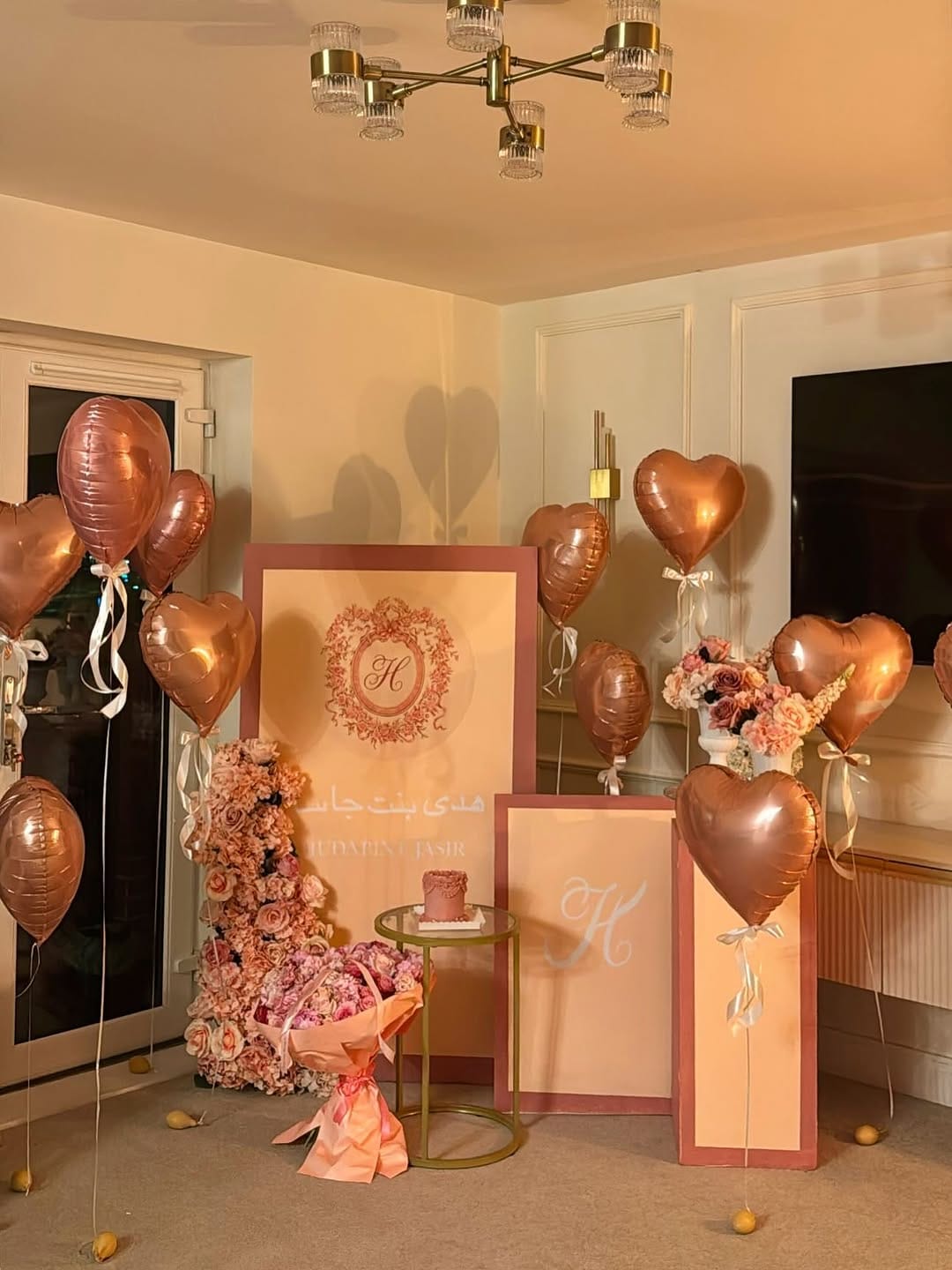 Post 1 by Luxury balloon & floral decor✨ on Instagram (carousel)