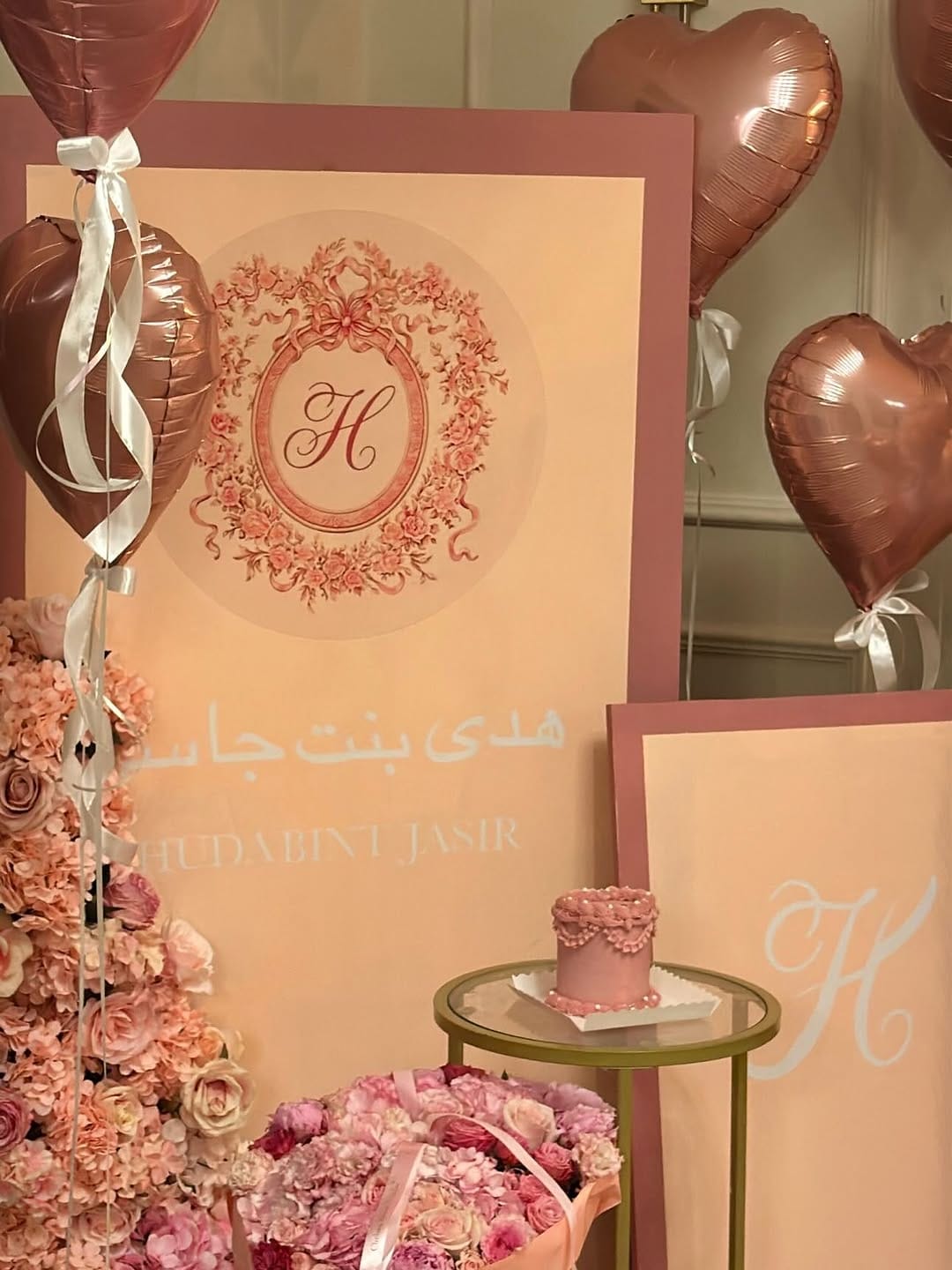 Post 10 by Luxury balloon & floral decor✨ on Instagram (carousel)