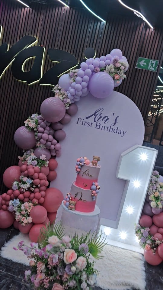 Post 3 by Party Decor Glitz on Instagram (video)