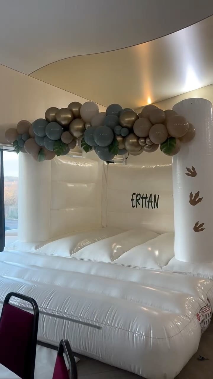 Post 7 by Party Decor Glitz on Instagram (video)