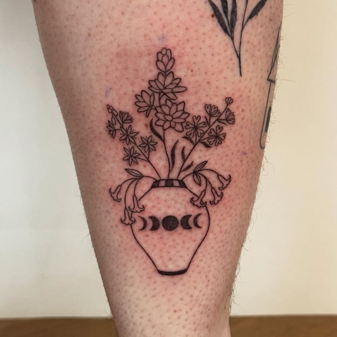 Post 6 by Meg - Hand Poke Tattoos 🏳️‍⚧️🏳️‍🌈 on Instagram (image)