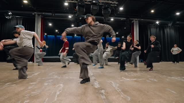 Post 8 by Dusán Kassanin on Instagram (video)