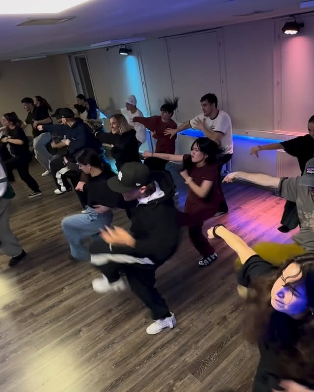 Post 6 by Dusán Kassanin on Instagram (video)