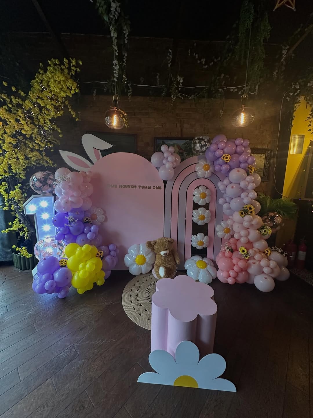 Post 2 by 🤍Elegance 🤍 #Events #Decor #Balloons #London on Instagram (image)