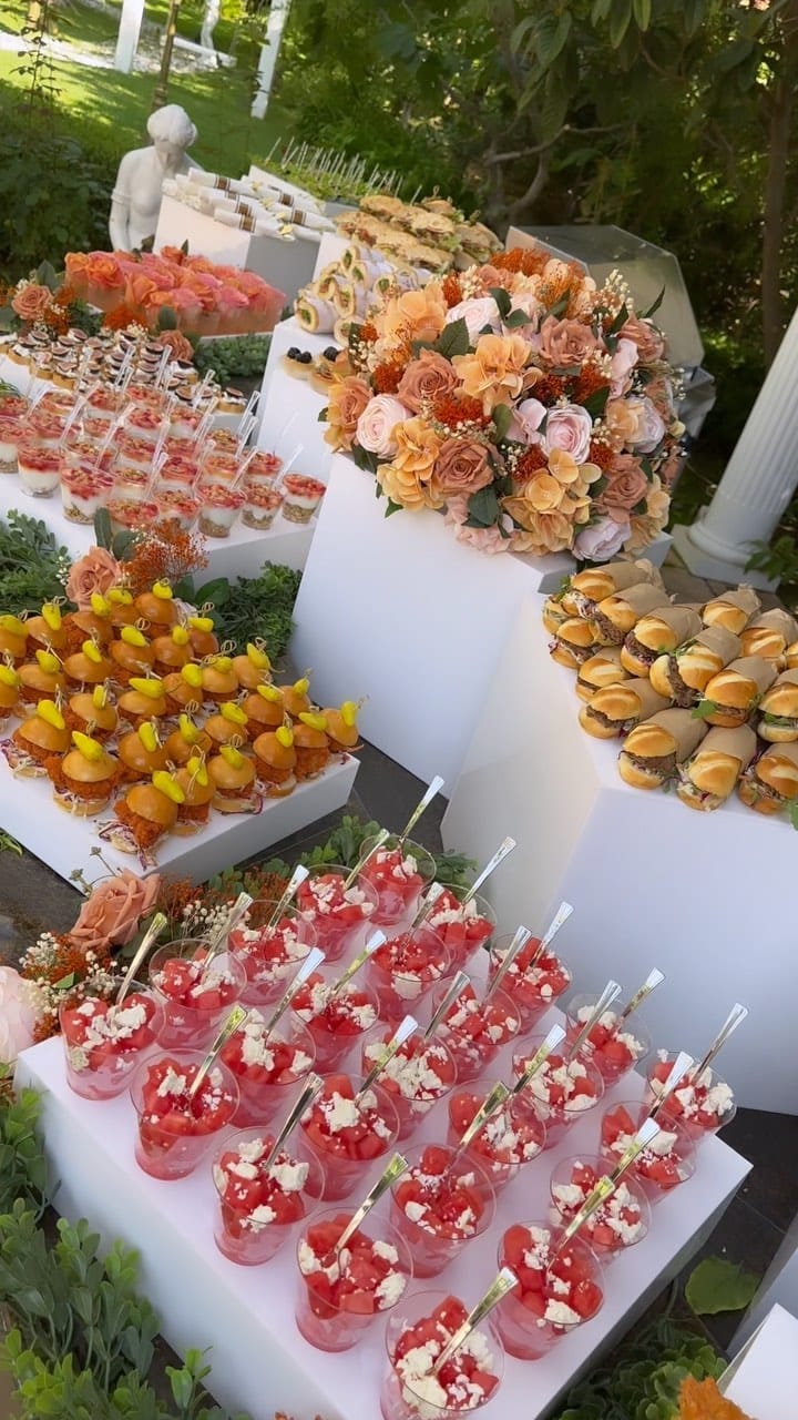 Post 10 by À LA MODE CATERING & EVENTS 🍸 on Instagram (video)