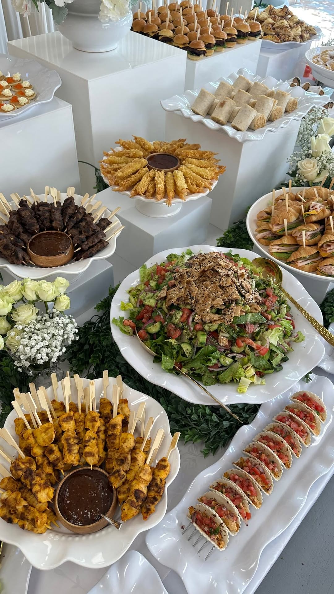 Post 4 by À LA MODE CATERING & EVENTS 🍸 on Instagram (video)