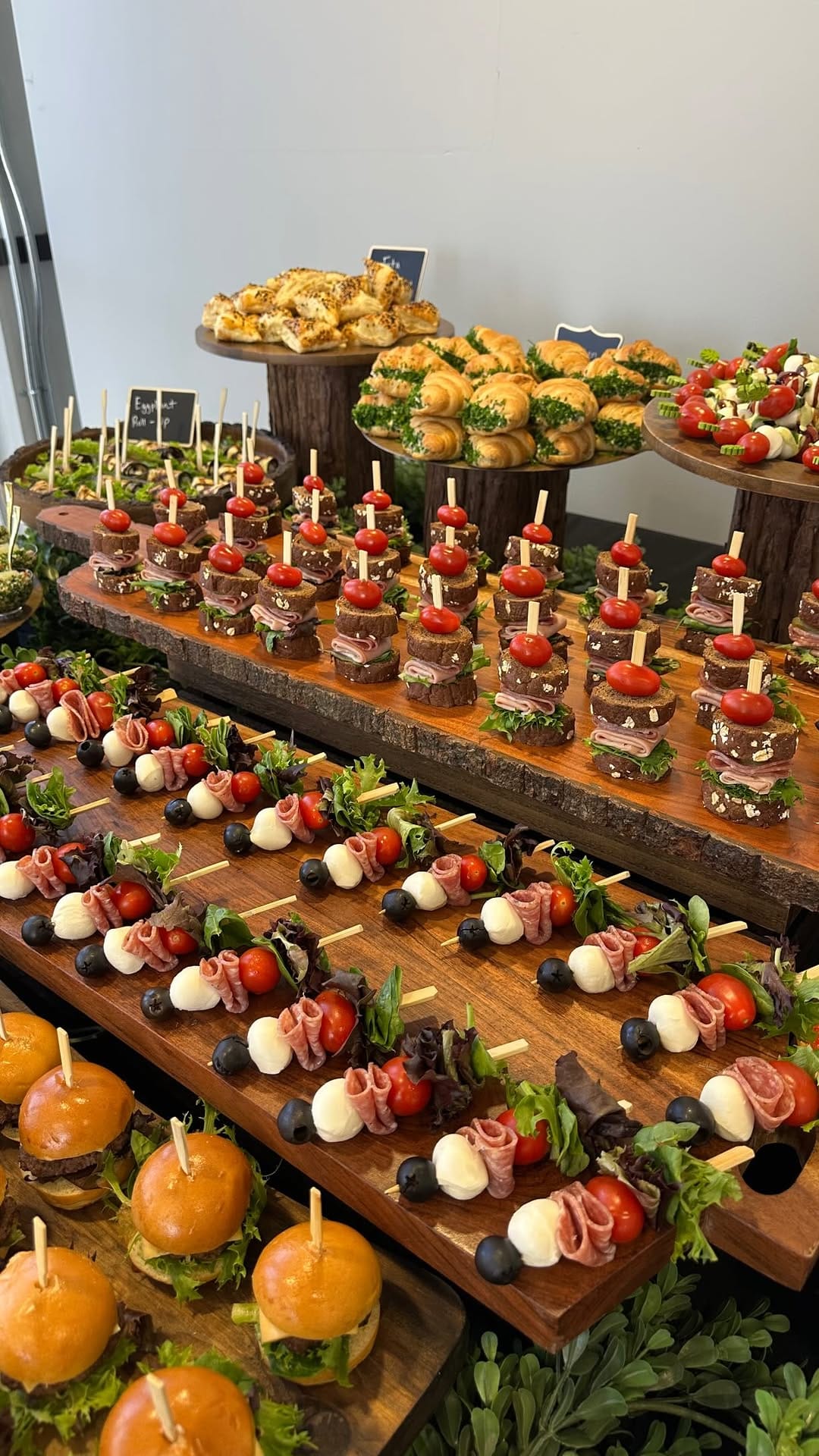 Post 2 by À LA MODE CATERING & EVENTS 🍸 on Instagram (video)