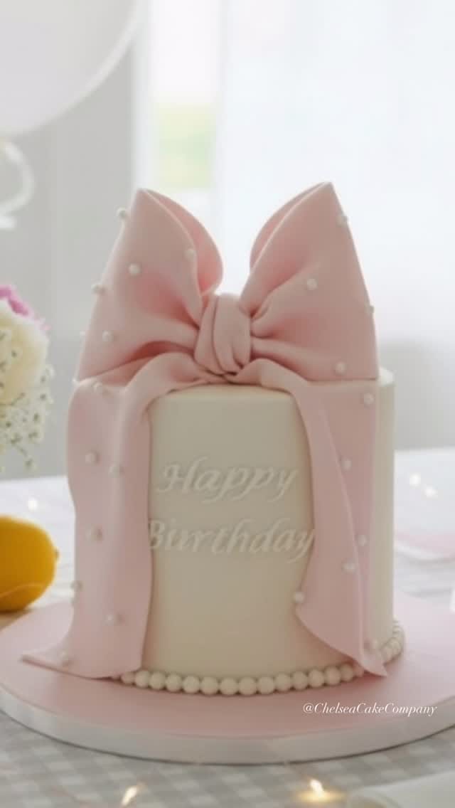 Post 2 by Chelsea Cake Company on Instagram (video)