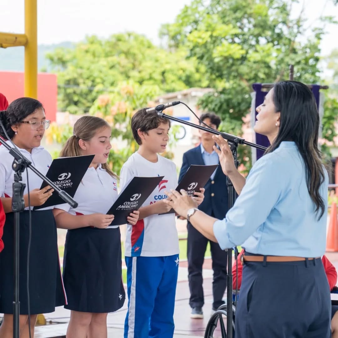 Post 10 by Colegio Americano de Guayaquil on Instagram (carousel)