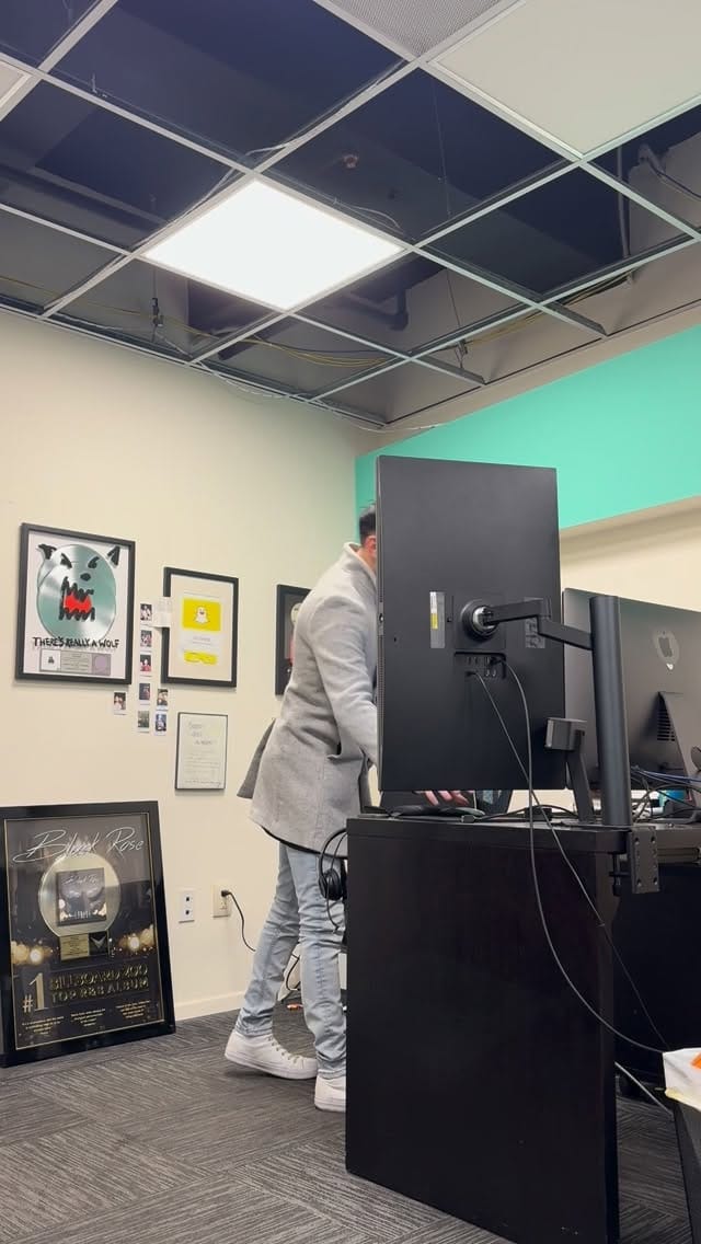 Post 4 by HJ CHONG on Instagram (video)