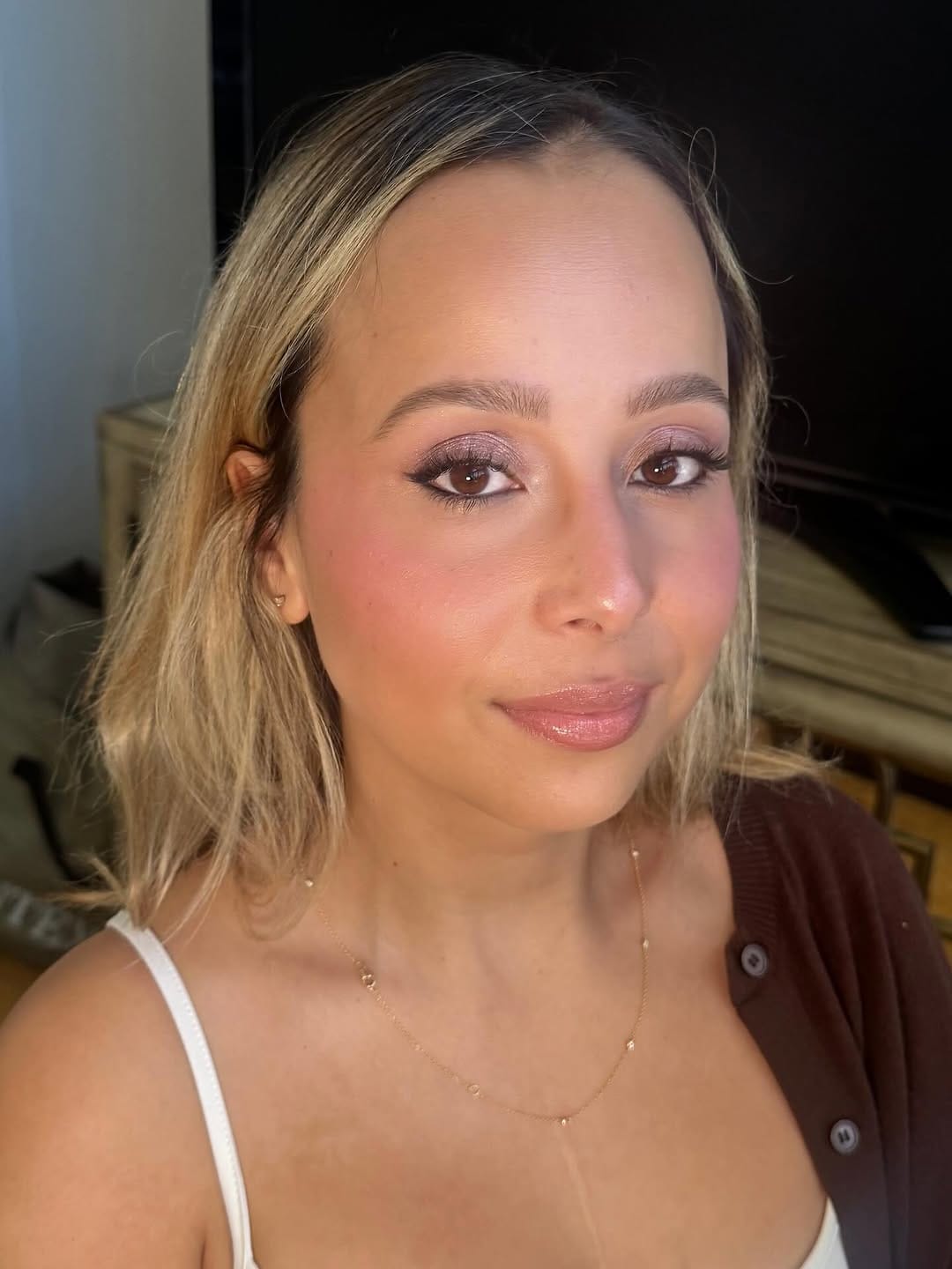 Post 9 by Deanna Imerti - makeup artist on Instagram (carousel)