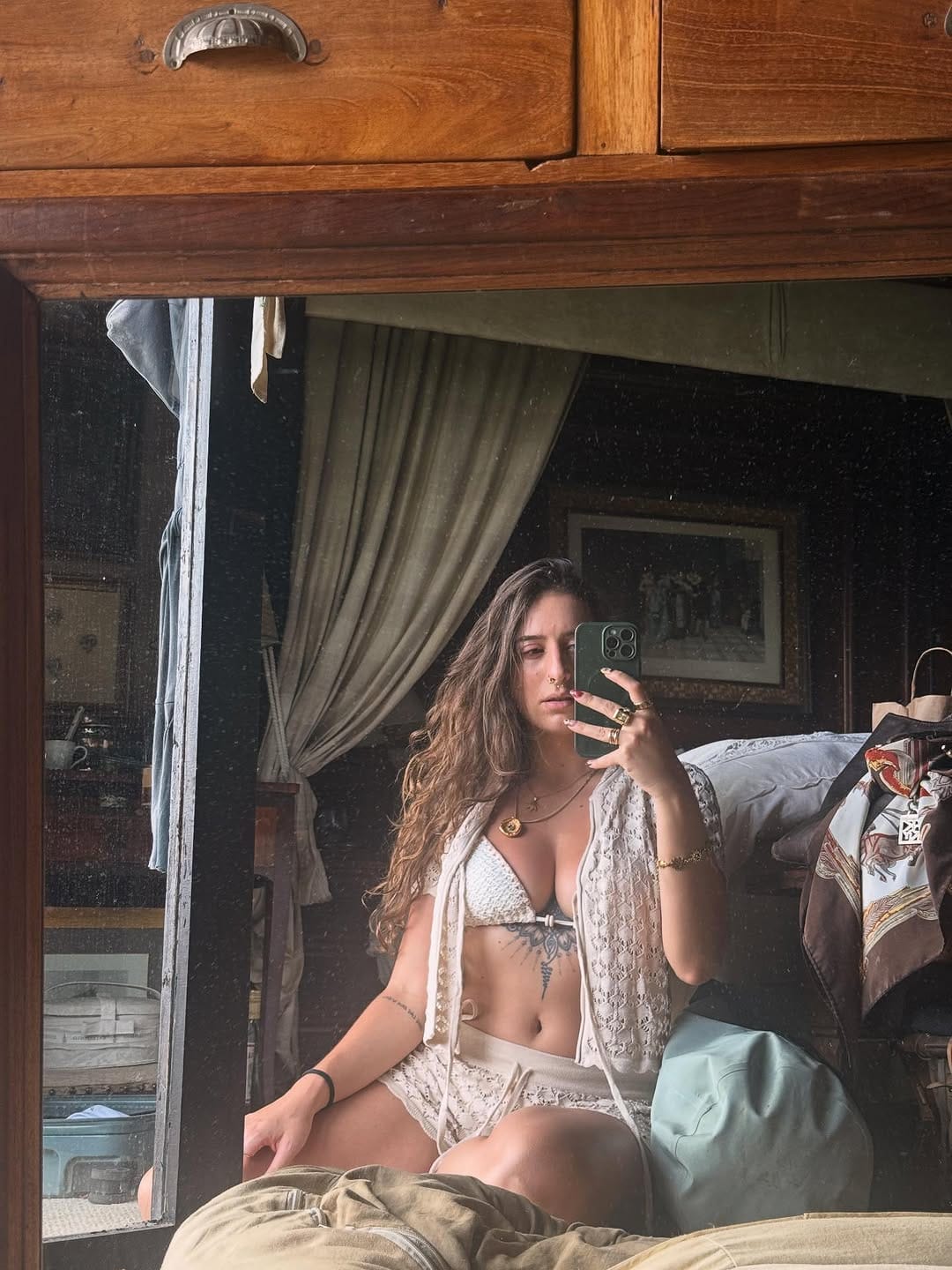 Post 6 by Alice Reis on Instagram (carousel)