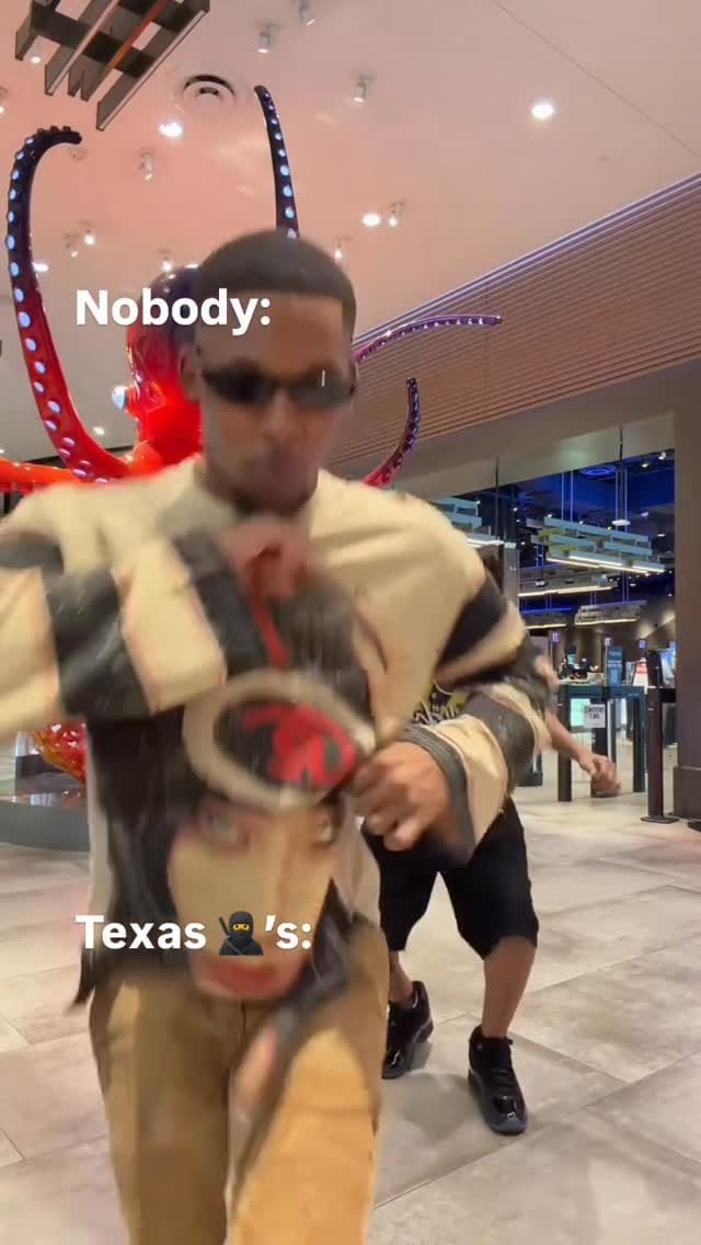 Post 6 by Eaarl on Instagram (video)