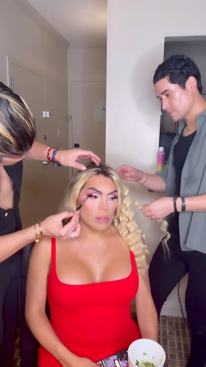 Post 10 by MAKEUP BY DIEGO on Instagram (video)