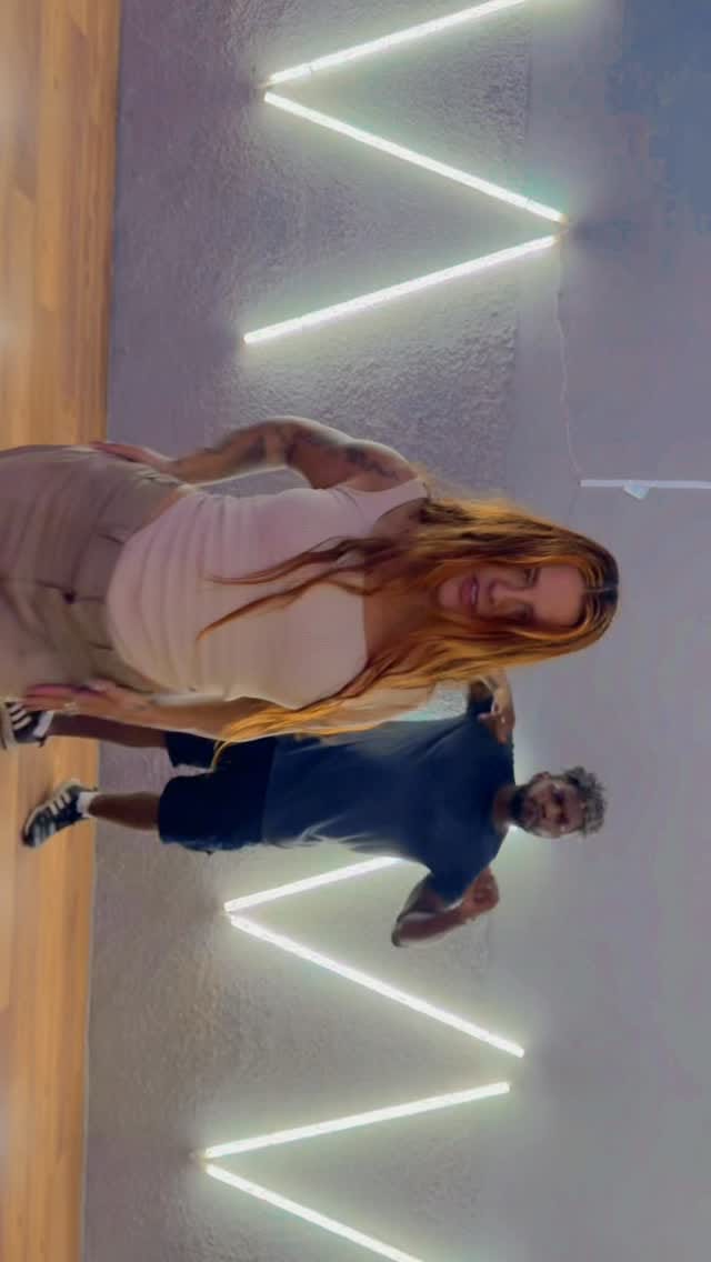 Post 6 by Thayná Santos on Instagram (video)