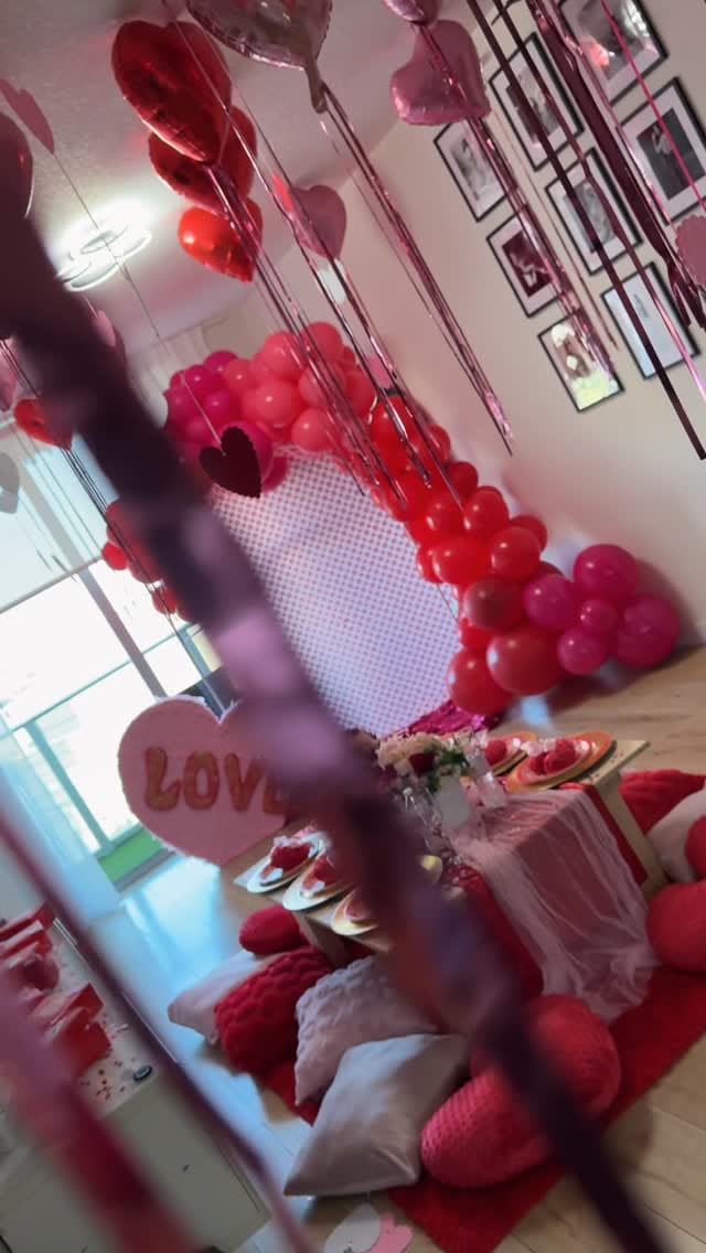 Post 4 by DecoByNia on Instagram (video)