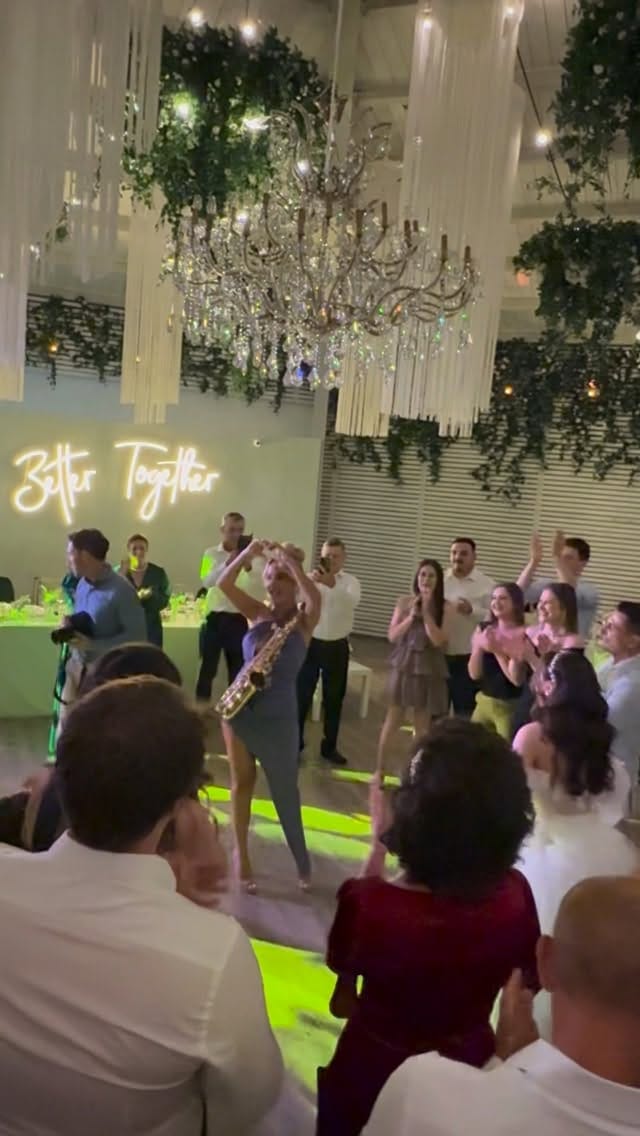Post 3 by 𝕃𝕠𝕣𝕖𝕕𝕒𝕟𝕒 𝕊𝕒𝕩 on Instagram (video)