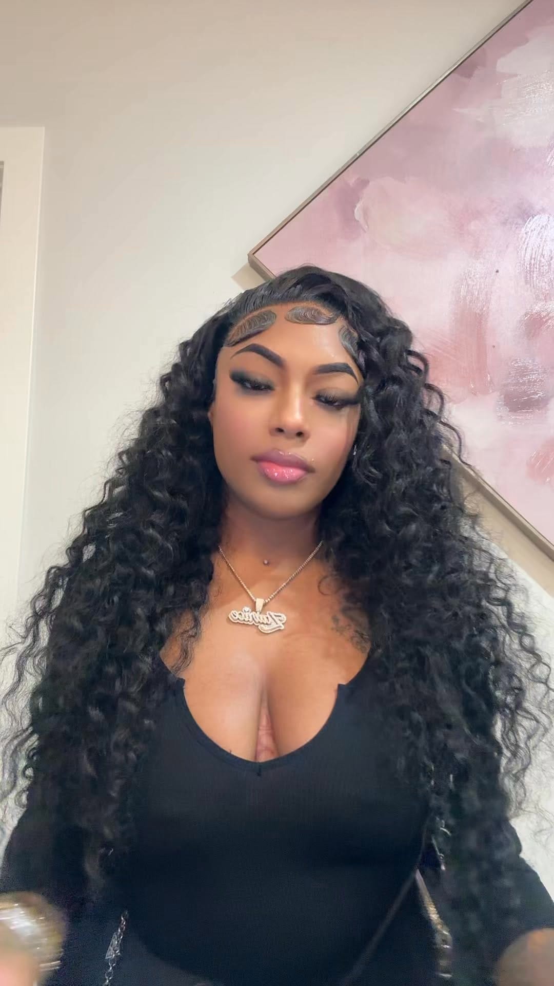 Post 10 by ZaZa on Instagram (video)