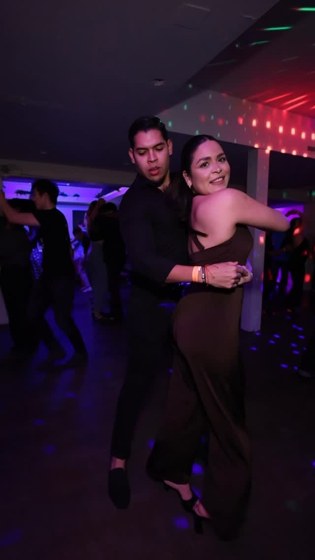 Post 2 by 𝐒𝐚𝐥𝐬𝐚 𝐂𝐡𝐫𝐨𝐧𝐢𝐜𝐥𝐞𝐬 on Instagram (video)