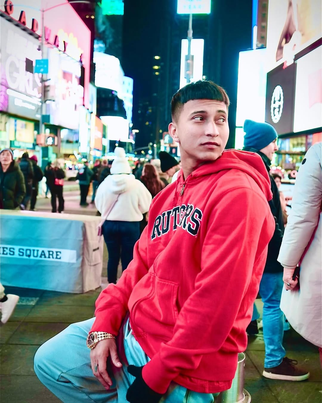Post 10 by Alex Montoya on Instagram (carousel)