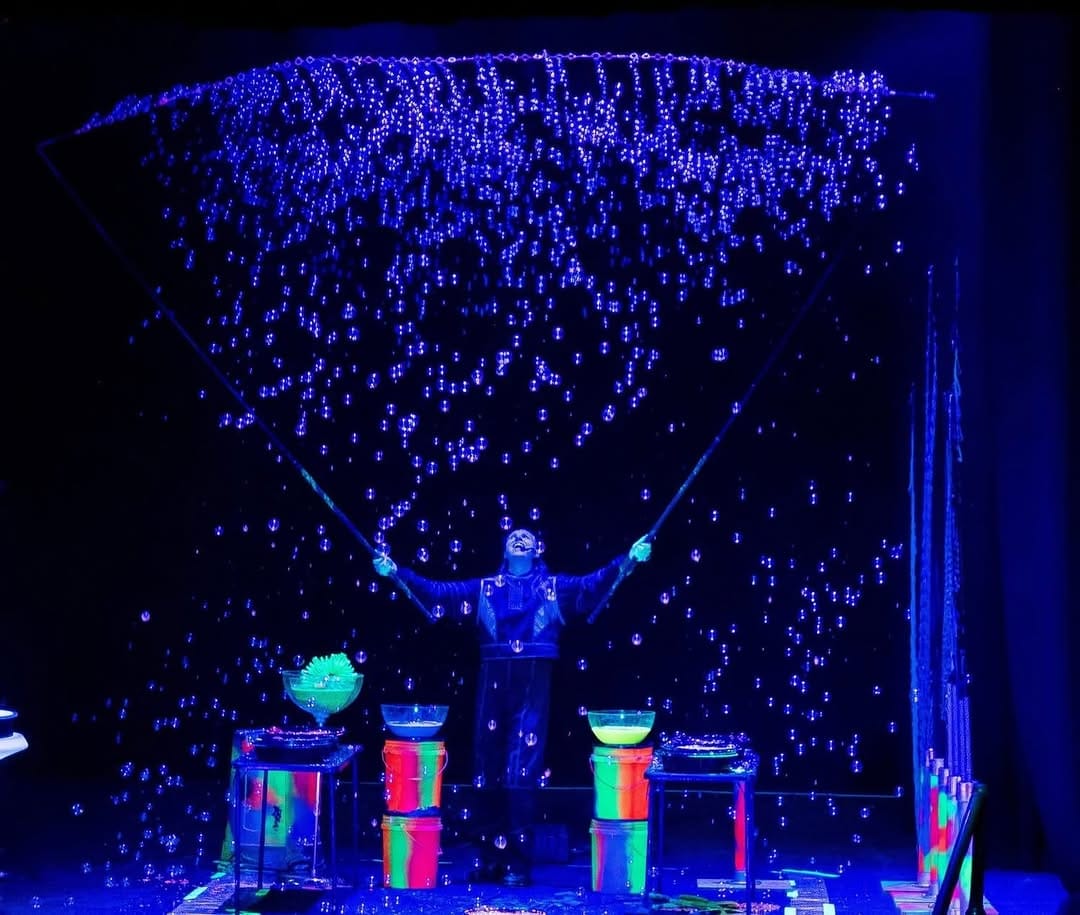 Post 2 by Spheres Bubble Show 🫧 on Instagram (carousel)