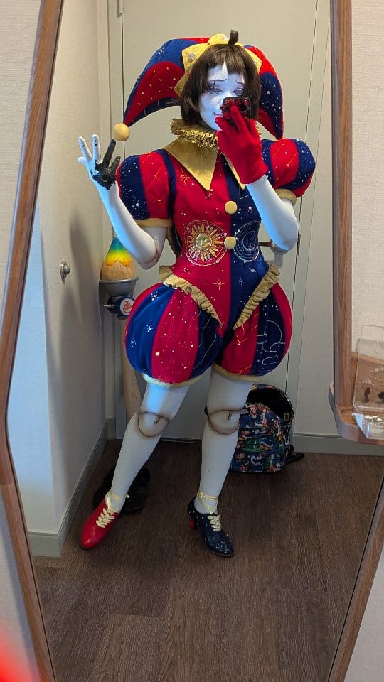 Post 6 by j'adore cosplay on Instagram (video)