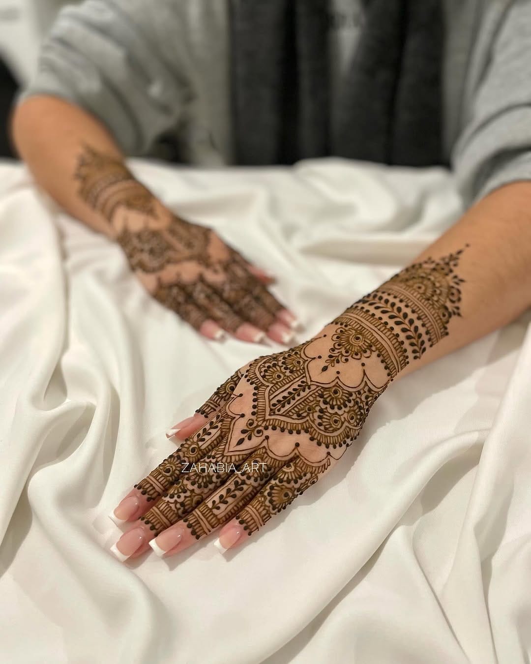 Post 9 by 🇲🇬🇫🇷| HENNÉ / HENNA Paris, Ile de France on Instagram (carousel)