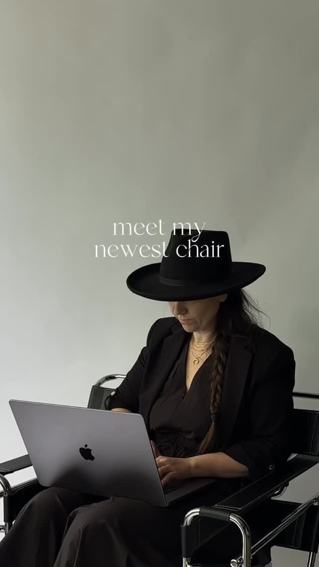 Post 1 by PORTRAIT PHOTOGRAPHER on Instagram (video)