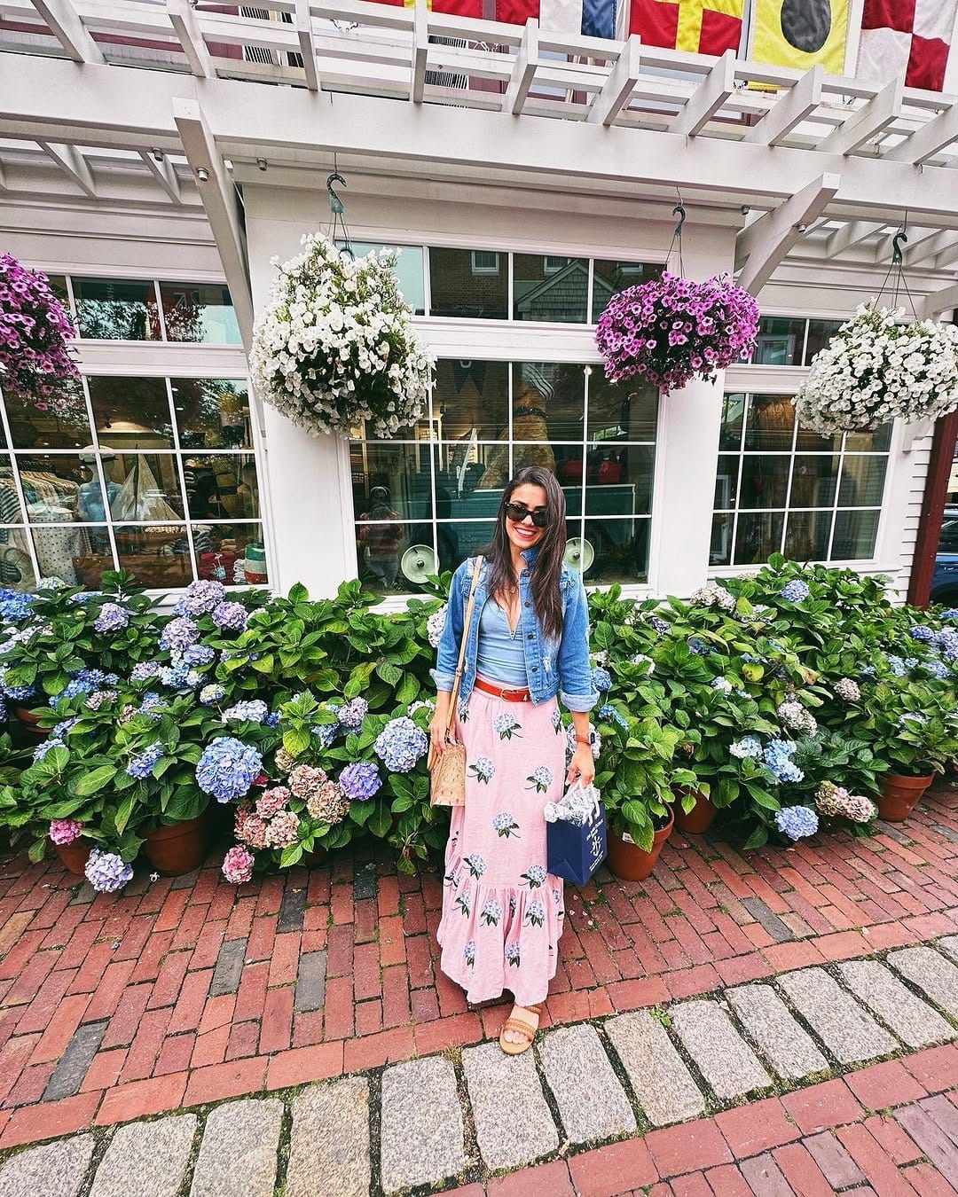 Post 4 by Lalesca Carolina on Instagram (carousel)