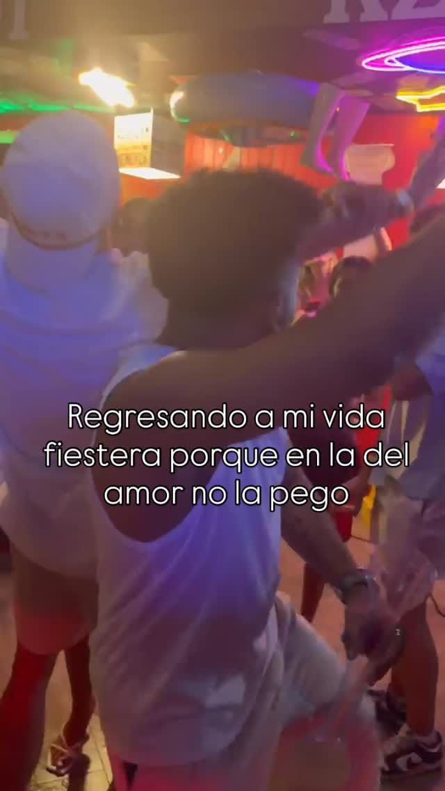 Post 7 by Alex Larreta on Instagram (video)