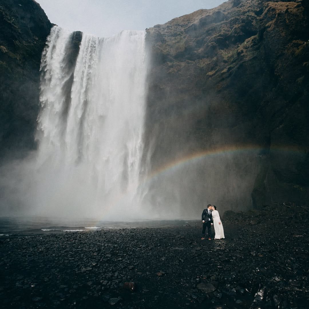 Post 9 by Hawaii Wedding Photographer on Instagram (carousel)