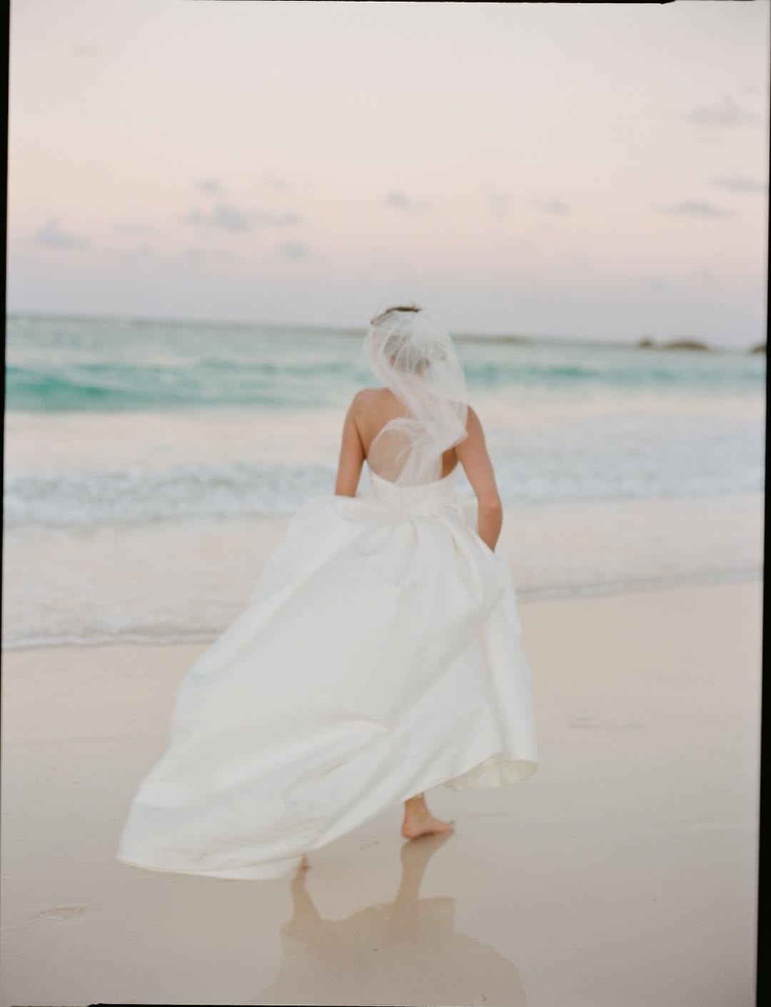 Post 4 by Jessie Barksdale | 30A + Destination Wedding Photographer on Instagram (image)