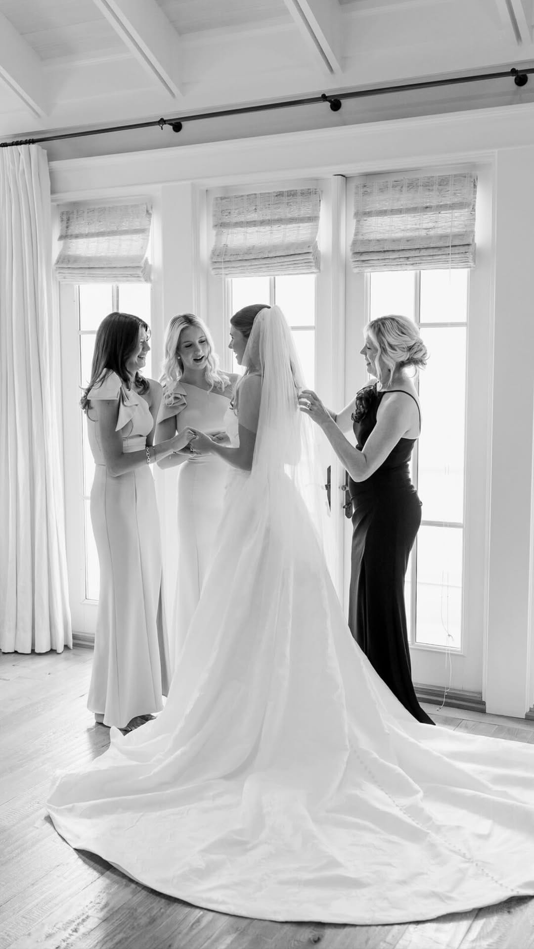 Post 2 by Jessie Barksdale | 30A + Destination Wedding Photographer on Instagram (video)