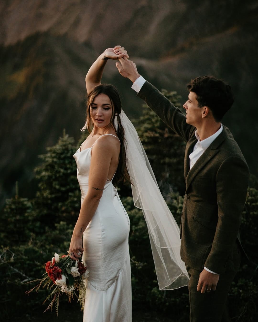 Post 3 by Oregon Wedding Photographer on Instagram (carousel)