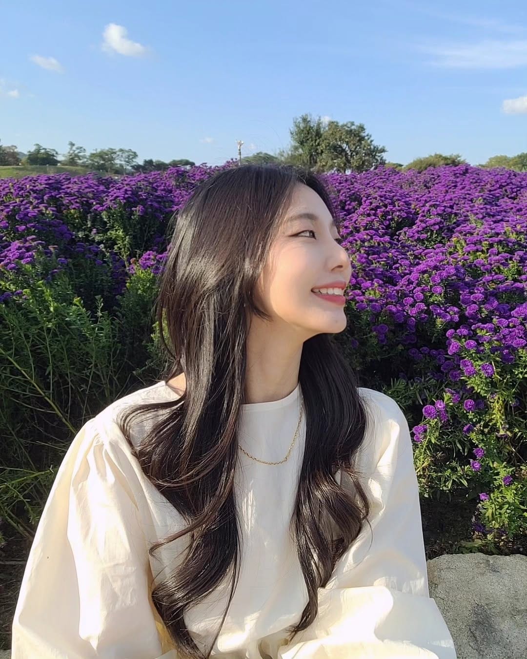 Post 9 by 라오니 𝙇𝙖 𝙤𝙣 on Instagram (carousel)