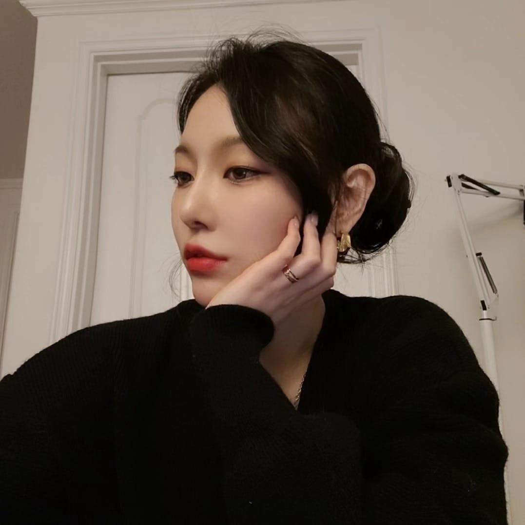Post 6 by 라오니 𝙇𝙖 𝙤𝙣 on Instagram (carousel)