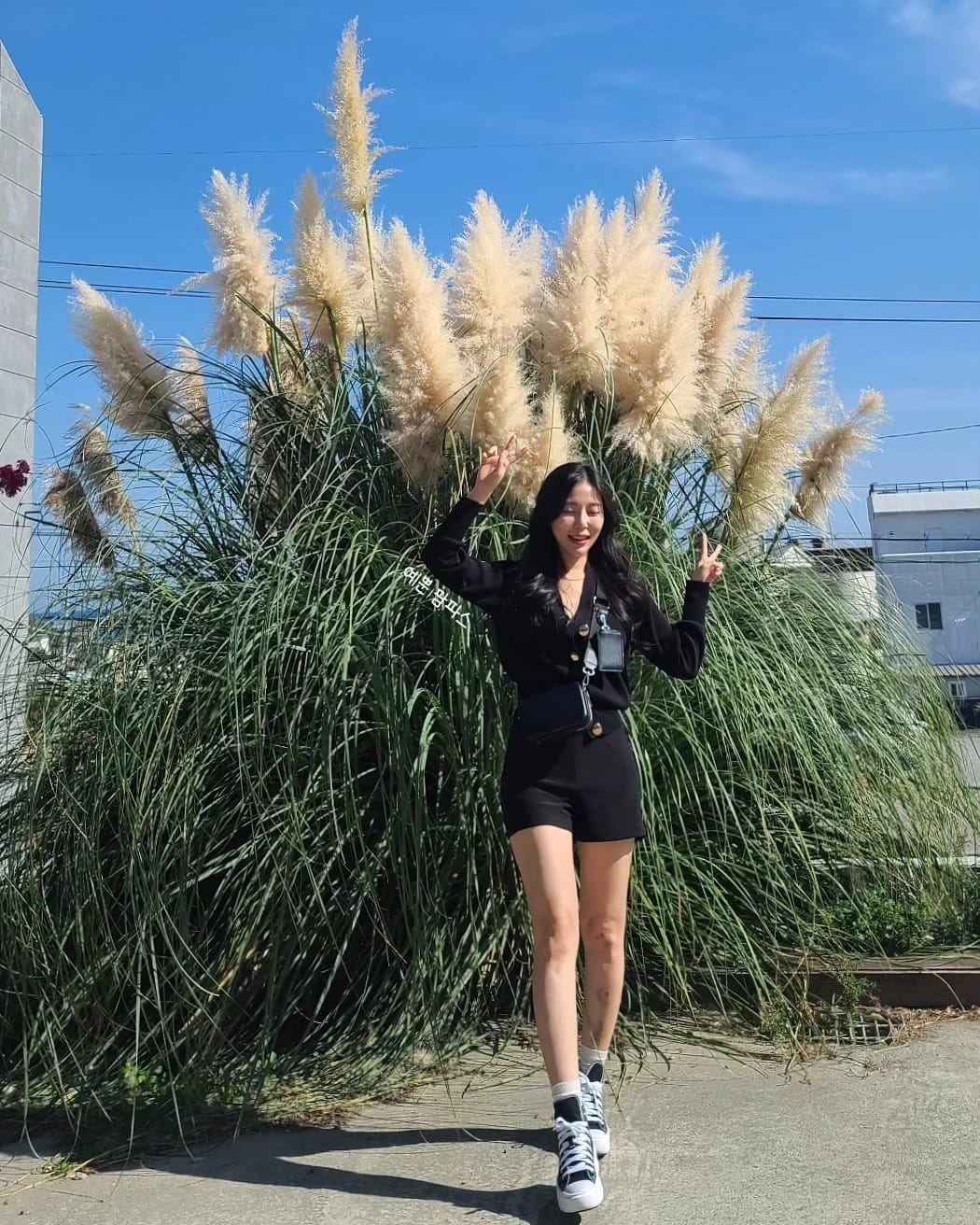 Post 10 by 라오니 𝙇𝙖 𝙤𝙣 on Instagram (carousel)