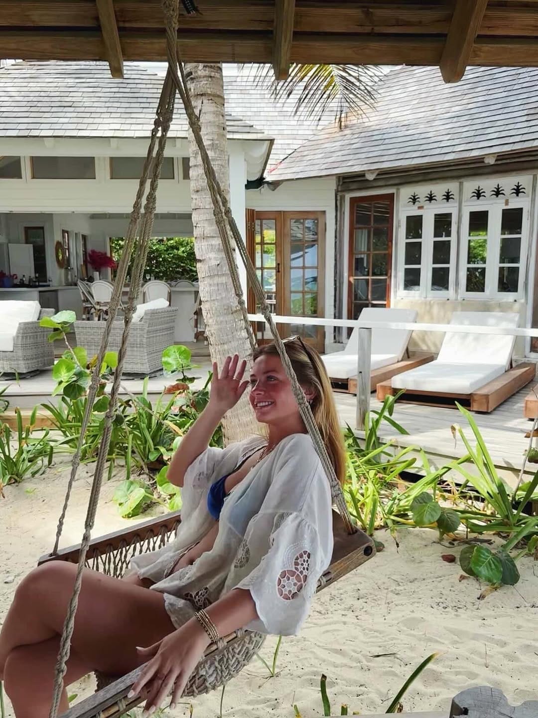 Post 4 by Alpha Chi Omega on Instagram (image)