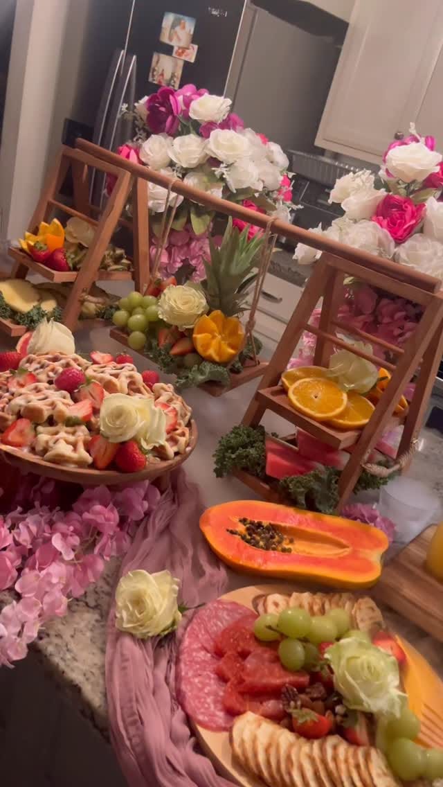 Post 5 by Donna Grace on Instagram (video)