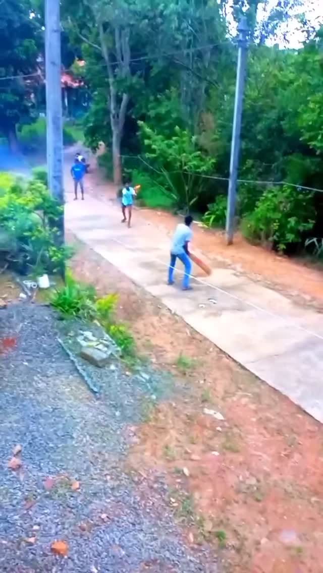 Post 10 by 👊බොක්ක👌 on Instagram (video)