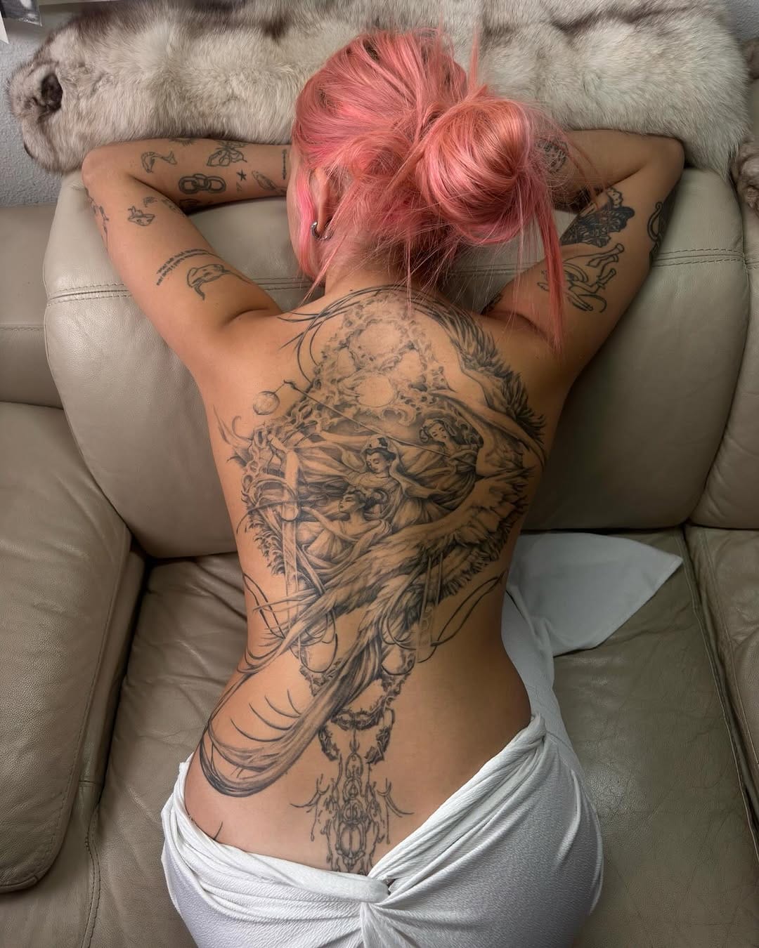 Post 2 by Ry La 🦢 on Instagram (carousel)