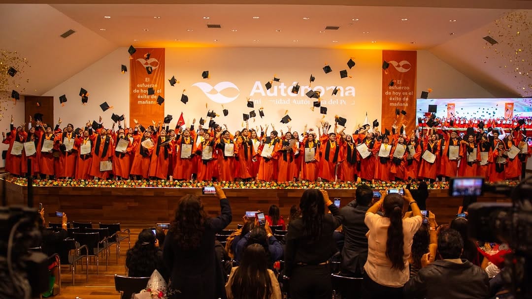 Post 3 by Universidad Autónoma del Perú on Instagram (carousel)