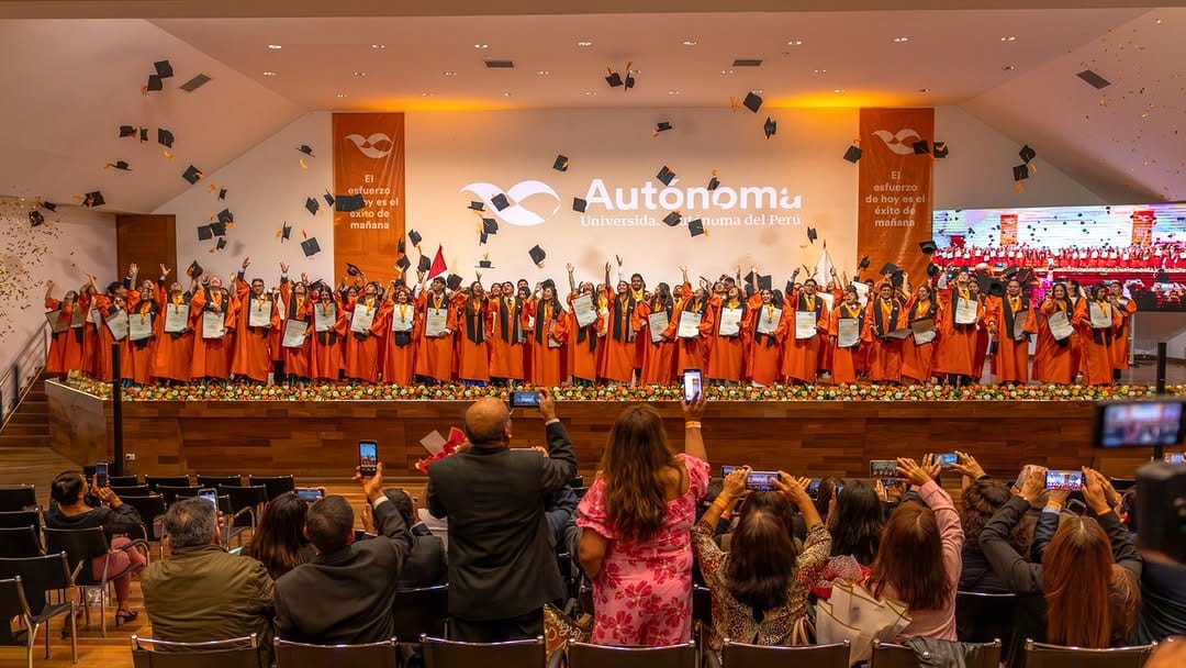 Post 5 by Universidad Autónoma del Perú on Instagram (carousel)