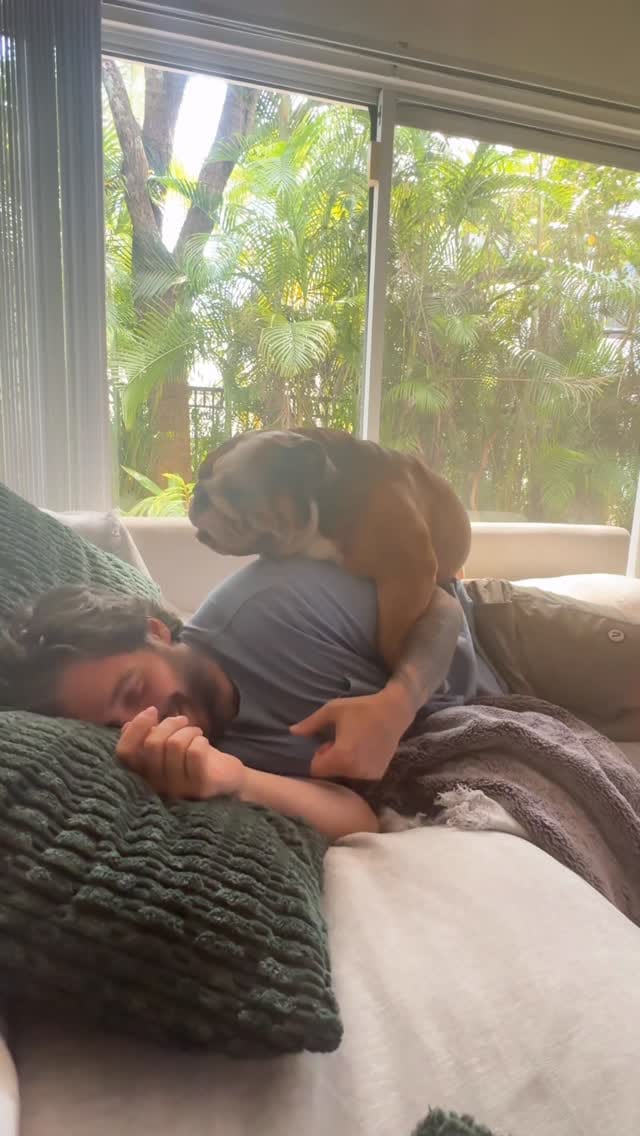Post 8 by Max & Banx on Instagram (video)