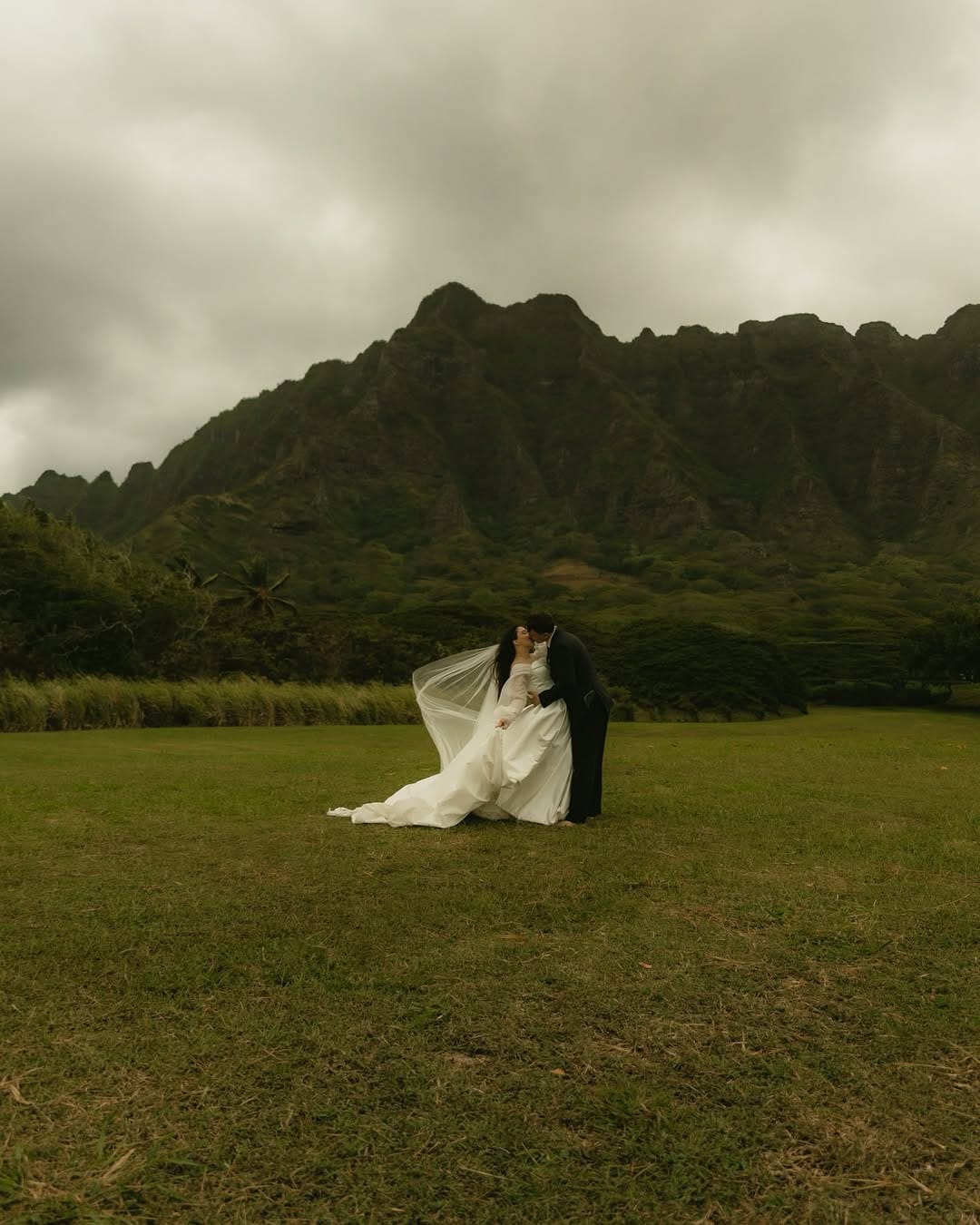 Post 5 by Sara + Jon | Cinematic Wedding & Elopement Photo + Video on Instagram (carousel)