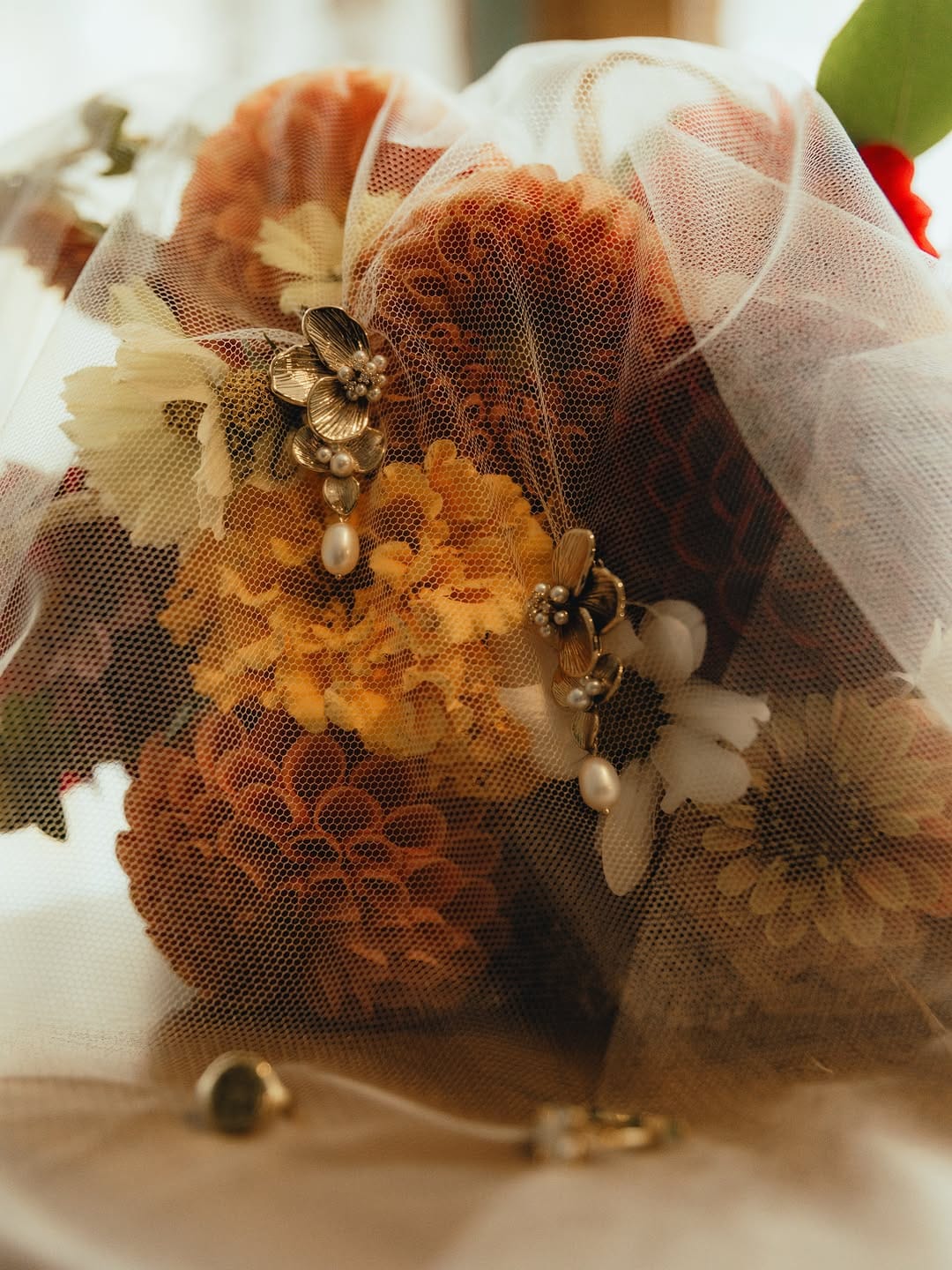 Post 2 by Sara + Jon | Cinematic Wedding & Elopement Photo + Video on Instagram (carousel)