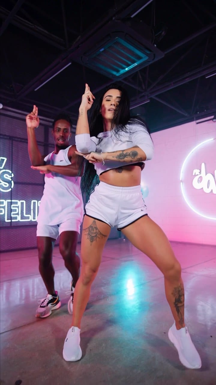 Post 9 by Beatriz Mello | Personal Trainer on Instagram (video)