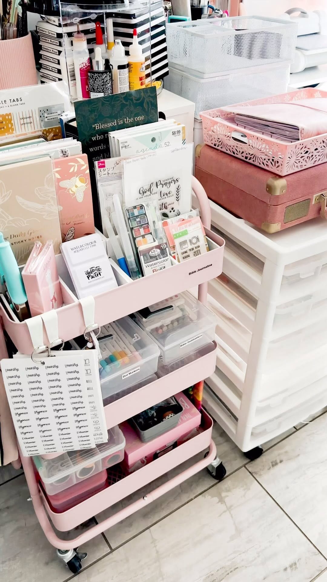 Post 5 by Artful Leigh Creative: Artful Planner, Papercrafter on Instagram (video)